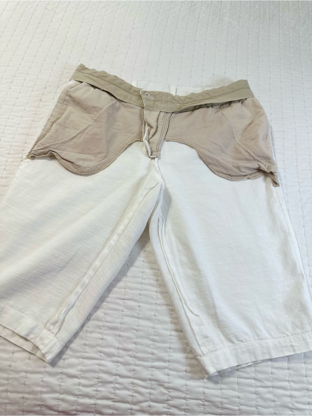 Vince Bermuda Shorts
Women's Size 6 White Cotton/Linen Stretch Flat Front Chino - Picture 13 of 13
